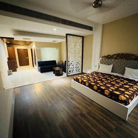 The Pearl Hotel Sirsa Екстер'єр фото