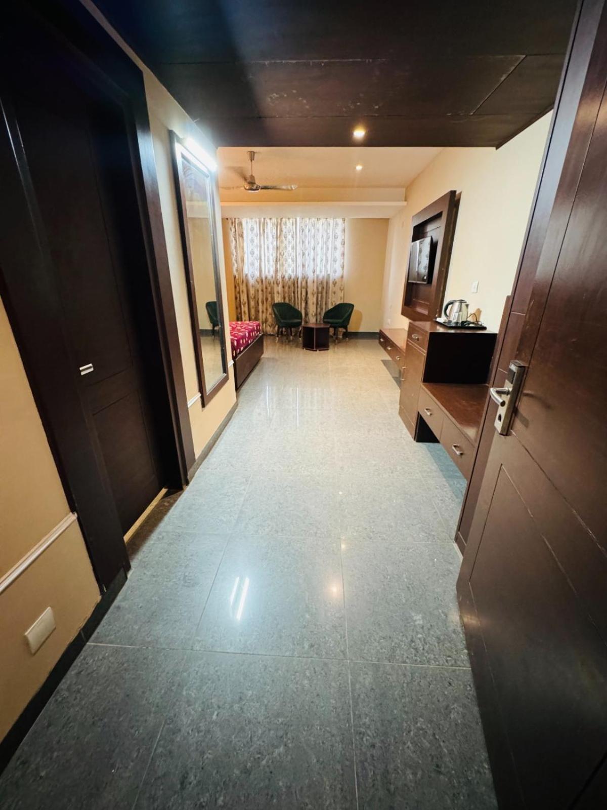 The Pearl Hotel Sirsa Екстер'єр фото