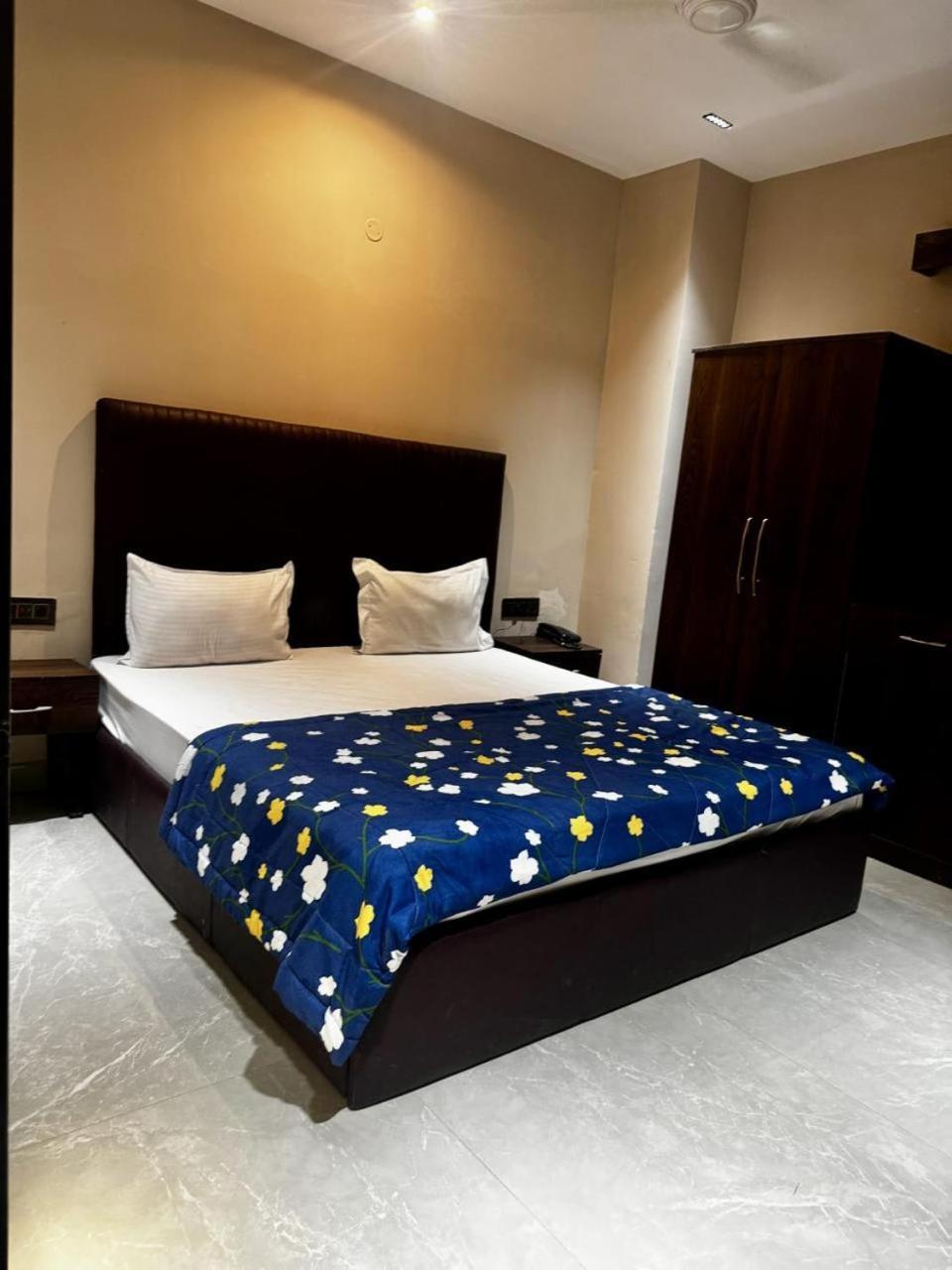 The Pearl Hotel Sirsa Екстер'єр фото