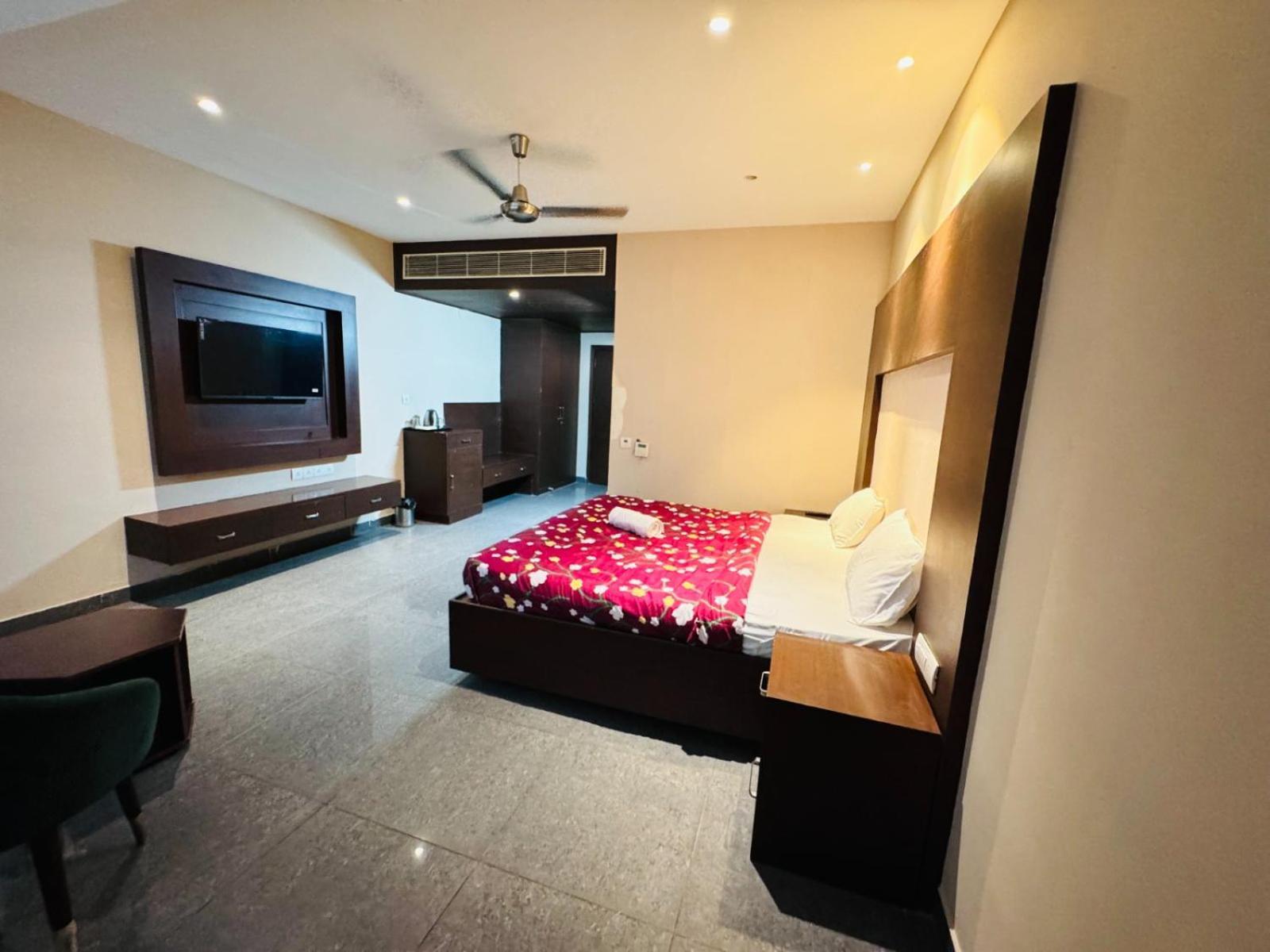 The Pearl Hotel Sirsa Екстер'єр фото