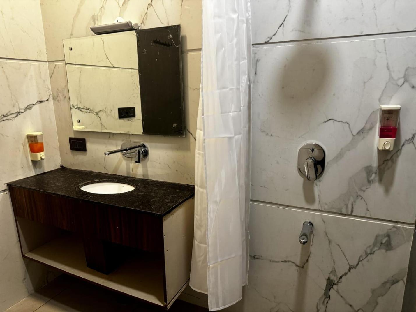 The Pearl Hotel Sirsa Екстер'єр фото